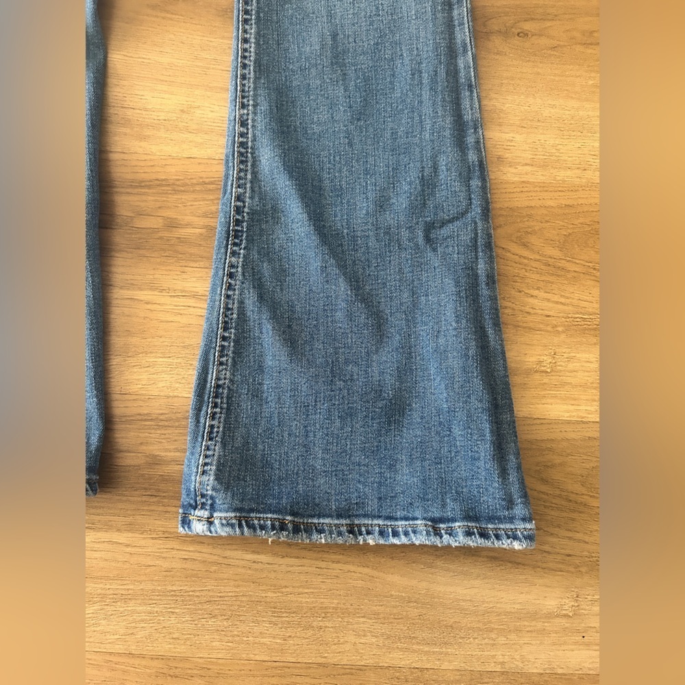 ZARA Women’s Flare Leg Jeans Blue Denim Size EUR 40 / US 8 (Like New) - Picture 2 of 7